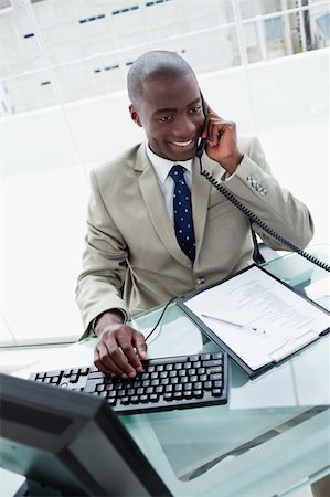 simsearch:400-04184820,k - Portrait of a businessman on the phone in his office Foto de stock - Super Valor sin royalties y Suscripción, Código: 400-05900744