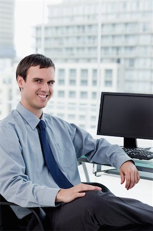 simsearch:400-04188055,k - Portrait of a smiling manager posing in his office Stockbilder - Microstock & Abonnement, Bildnummer: 400-05900858