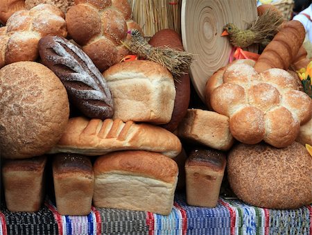 bread on rural market Stock Photo - Budget Royalty-Free & Subscription, Code: 400-05901312