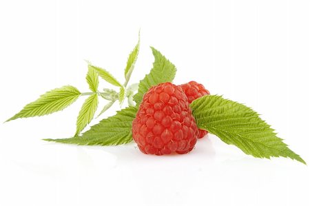 simsearch:400-04294971,k - Ripe raspberry with green leaf on white background Photographie de stock - Aubaine LD & Abonnement, Code: 400-05901377