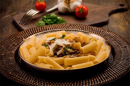 delicious macaroni pasta with sicilian pesto on wooden table Stockbilder - Microstock & Abonnement, Bildnummer: 400-05902811