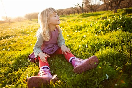 simsearch:400-06768635,k - Cute little girl outdoors on a green field with flowers Foto de stock - Royalty-Free Super Valor e Assinatura, Número: 400-05903030