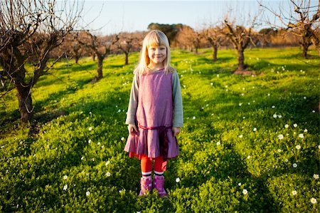 simsearch:400-06768635,k - Little girl standing in the green field with pear trees Foto de stock - Royalty-Free Super Valor e Assinatura, Número: 400-05903031