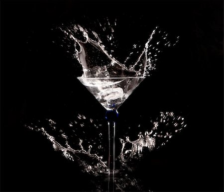 simsearch:400-04130290,k - clear water splash on black background Stock Photo - Budget Royalty-Free & Subscription, Code: 400-05903729