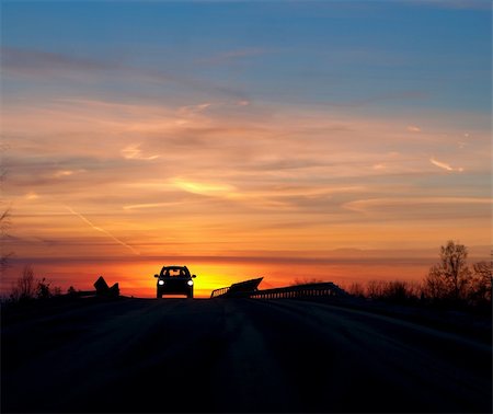 Silhouette of car on bridge in sunset Photographie de stock - Aubaine LD & Abonnement, Code: 400-05903835
