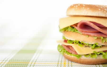 sandwich with ham, cheese, tomatoes and lettuce Photographie de stock - Aubaine LD & Abonnement, Code: 400-05914009