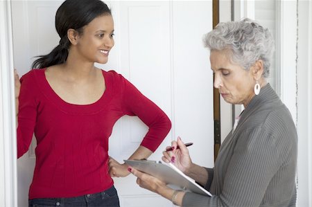 prostitution - Black woman greeting a solicitor at her front door Foto de stock - Super Valor sin royalties y Suscripción, Código: 400-05914712