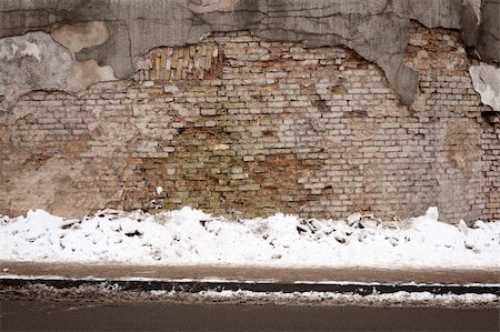 simsearch:400-06561774,k - Old weathered wall of bricks and a ground covered with snow Stock Photo - Budget Royalty-Free & Subscription, Code: 400-05914941