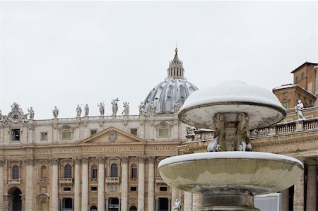 saint peter's square - The Papal Basilica of Saint Peter is a Late Renaissance church located within the Vatican City. Photographie de stock - Aubaine LD & Abonnement, Code: 400-05915067