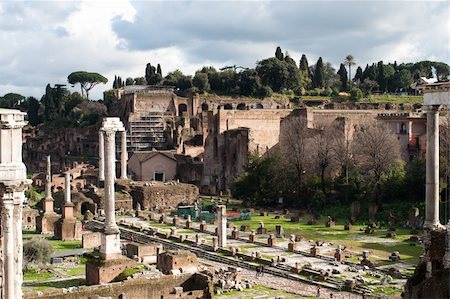 simsearch:400-04459761,k - Rome, Italy. Famous landmarks in the world - Roman Forum. Photographie de stock - Aubaine LD & Abonnement, Code: 400-05916940
