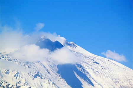 sicily etna - Photo of mountain Etna in snow Photographie de stock - Aubaine LD & Abonnement, Code: 400-05918354