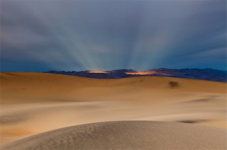 simsearch:614-09277146,k - Image of Mesquite Dunes in Death Valley National Park, California, USA. Photographie de stock - Aubaine LD & Abonnement, Code: 400-05910642