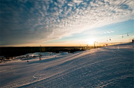 ski trail - Ski resort at sunrise with few tracks and trails Photographie de stock - Aubaine LD & Abonnement, Code: 400-05911775