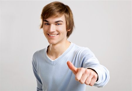 simsearch:400-05912376,k - Portrait of a handsome young man thinking, over a gray background Foto de stock - Super Valor sin royalties y Suscripción, Código: 400-05912373