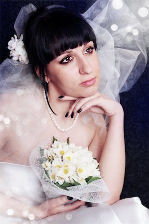 simsearch:400-05208182,k - Beautiful bride in bridal veil with the bouquet Foto de stock - Royalty-Free Super Valor e Assinatura, Número: 400-05927842