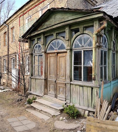 Wooden, broken house. Vintage entrance Foto de stock - Super Valor sin royalties y Suscripción, Código: 400-05927865