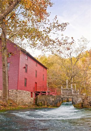 mill house at alley spring missouri in fall Photographie de stock - Aubaine LD & Abonnement, Code: 400-05920096