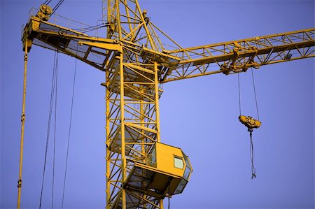 simsearch:400-04805936,k - Image of a construction crane on blue sky Photographie de stock - Aubaine LD & Abonnement, Code: 400-05920620
