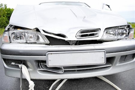 simsearch:400-05265745,k - The modern car broken after road failure Foto de stock - Royalty-Free Super Valor e Assinatura, Número: 400-05923071