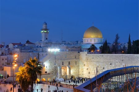 simsearch:6119-09238460,k - The Western Wall, also known at the Wailing Wall, is the remnant of the ancient wall that surrounded the Jewish Temple's courtyard in jerusalem, Israel. Dome of the Rock is a Muslim Shrine located on the Temple Mount. Foto de stock - Super Valor sin royalties y Suscripción, Código: 400-05931426