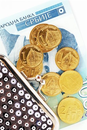 simsearch:700-00047827,k - various serbian dinars coins over hundred banknote and silver purse Stockbilder - Microstock & Abonnement, Bildnummer: 400-05946447
