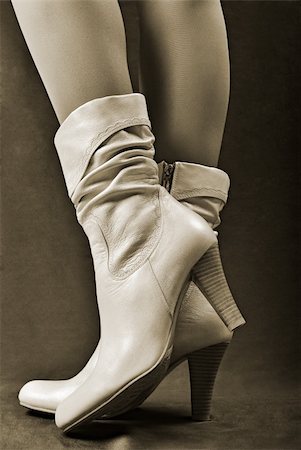simsearch:400-06137029,k - elegant shoes on women's feet Photographie de stock - Aubaine LD & Abonnement, Code: 400-05946831