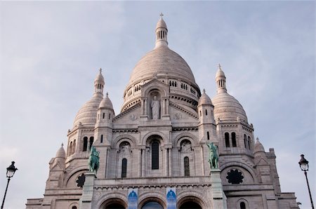 sacre coeur capitals - Sacre Coeur basilica in Montmartre Paris Stock Photo - Budget Royalty-Free & Subscription, Code: 400-06059887