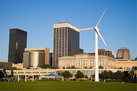 Wind turbine in downtown Cleveland, Ohio. Photographie de stock - Aubaine LD & Abonnement, Code: 400-06059993