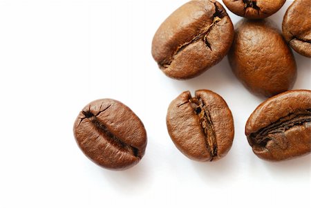 simsearch:400-07981187,k - Coffee beans isolated on white background Foto de stock - Royalty-Free Super Valor e Assinatura, Número: 400-06064204