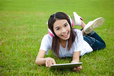 students tablets outside - young woman using tablet pc on the grass Stock Photo - Budget Royalty-Free & Subscription, Code: 400-06064484