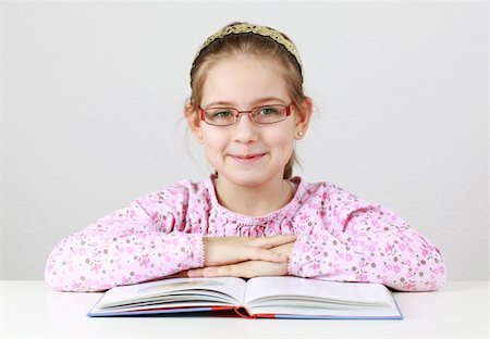 simsearch:400-04131892,k - Cute schoolgirl with glasses reading book Stockbilder - Microstock & Abonnement, Bildnummer: 400-06064745