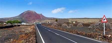 simsearch:400-06063122,k - Empty road crossing the lava in the mountain, volcano backround. Panorama. Lanzarote, Canary islands, Spain Foto de stock - Super Valor sin royalties y Suscripción, Código: 400-06065301