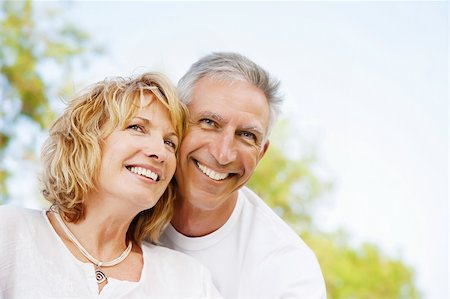 Portrait of a happy mature couple outdoors. Foto de stock - Royalty-Free Super Valor e Assinatura, Número: 400-06065406