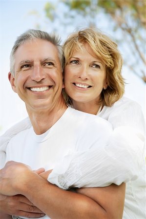 simsearch:400-05711437,k - Portrait of a happy mature couple outdoors. Foto de stock - Super Valor sin royalties y Suscripción, Código: 400-06065403