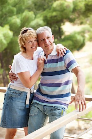 Portrait of a happy mature couple outdoors. Photographie de stock - Aubaine LD & Abonnement, Code: 400-06065411
