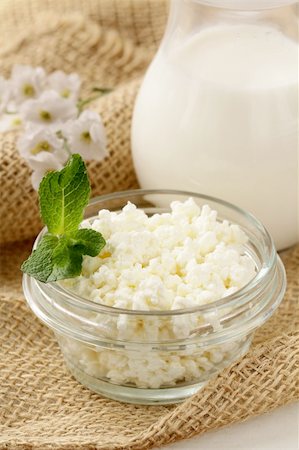 natural dairy product cottage cheese on a wooden table, rustic style Photographie de stock - Aubaine LD & Abonnement, Code: 400-06066128