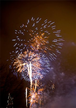 simsearch:400-06745163,k - Salute Fireworks Stock Photo - Budget Royalty-Free & Subscription, Code: 400-06066669