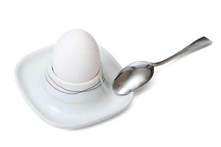simsearch:400-05383364,k - A single egg in a white eggcup isolated on white. Photographie de stock - Aubaine LD & Abonnement, Code: 400-06066706