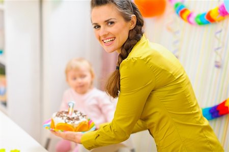 simsearch:400-06067090,k - Happy mom carries birthday cake for baby Stockbilder - Microstock & Abonnement, Bildnummer: 400-06067066