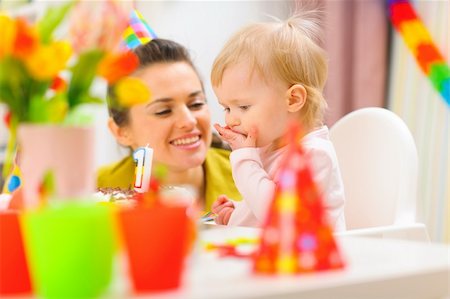 simsearch:400-06067090,k - Baby and mother partying first birthday Stockbilder - Microstock & Abonnement, Bildnummer: 400-06067073