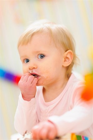 simsearch:400-06076022,k - Portrait of eat smeared baby Photographie de stock - Aubaine LD & Abonnement, Code: 400-06067088