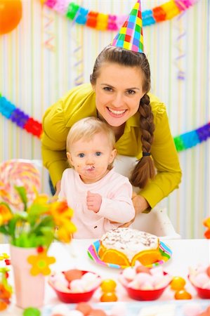 simsearch:400-06067090,k - Smiling mother and eat smeared baby on birthday celebration party Stockbilder - Microstock & Abonnement, Bildnummer: 400-06067091