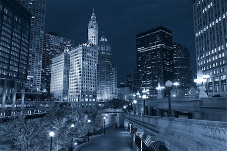 simsearch:700-06125622,k - Toned image of Chicago downtown riverfront at twilight. Foto de stock - Super Valor sin royalties y Suscripción, Código: 400-06067220