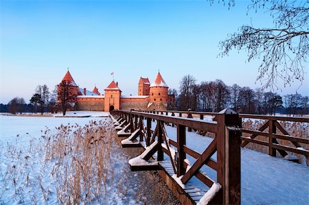 Trakai. Trakai is a historic city and lake resort in Lithuania. It lies 28 km west of Vilnius, the capital of Lithuania. Photographie de stock - Aubaine LD & Abonnement, Code: 400-06067341