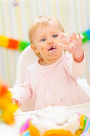 simsearch:400-06076022,k - Portrait of baby smeared in birthday cake Photographie de stock - Aubaine LD & Abonnement, Code: 400-06067365