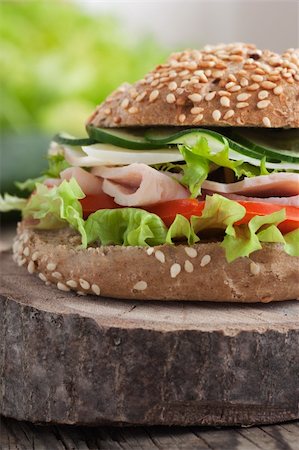 simsearch:400-07481818,k - Delicious ham, cheese and salami sandwich with vegetables, lettuce, cherry tomatoes in natural setting with wooden background Foto de stock - Super Valor sin royalties y Suscripción, Código: 400-06067563