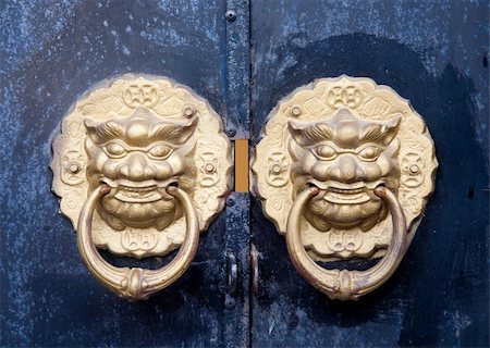 door lion - Antique door handle in Hoi An, Vietnam Stock Photo - Budget Royalty-Free & Subscription, Code: 400-06067637