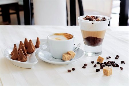 simsearch:400-05253970,k - Appetizing coffee and sweets on a table in modern cafe Photographie de stock - Aubaine LD & Abonnement, Code: 400-06067670