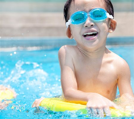 happy asian kid in Swimming Pool Foto de stock - Super Valor sin royalties y Suscripción, Código: 400-06067731