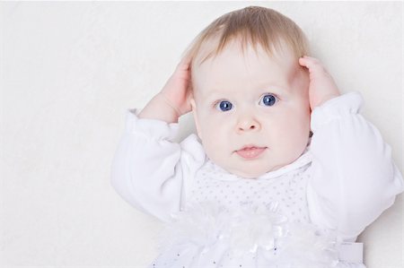 simsearch:400-04140663,k - Portrait of cute little baby girl in white dress Photographie de stock - Aubaine LD & Abonnement, Code: 400-06068068